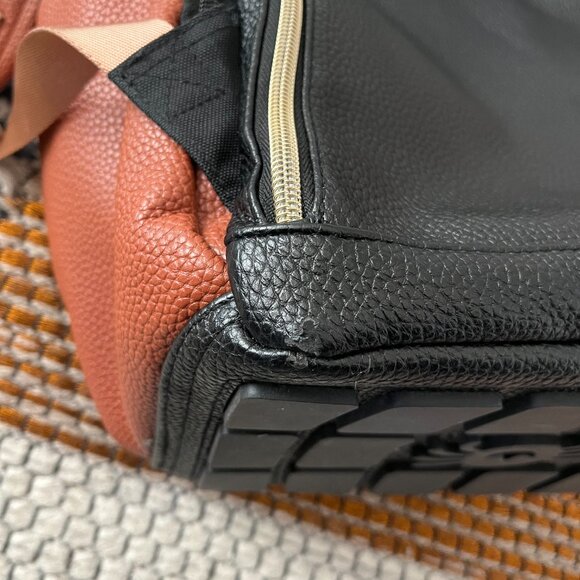 Itzy Ritzy Large Diaper Bag | Coffee & Cream | Barely used but needs new zipper - Picture 7 of 7